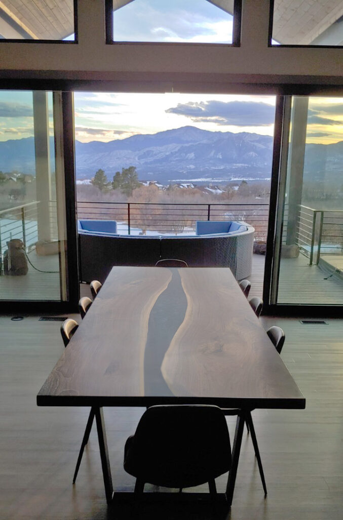 http://Translucent%20Black%20Epoxy%20&%20Walnut%20Dining%20Table%203