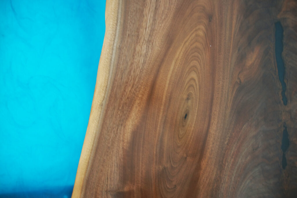http://LIve%20Edge%20River%20Table%20With%20Translucent%20Blue%20Epoxy%2015