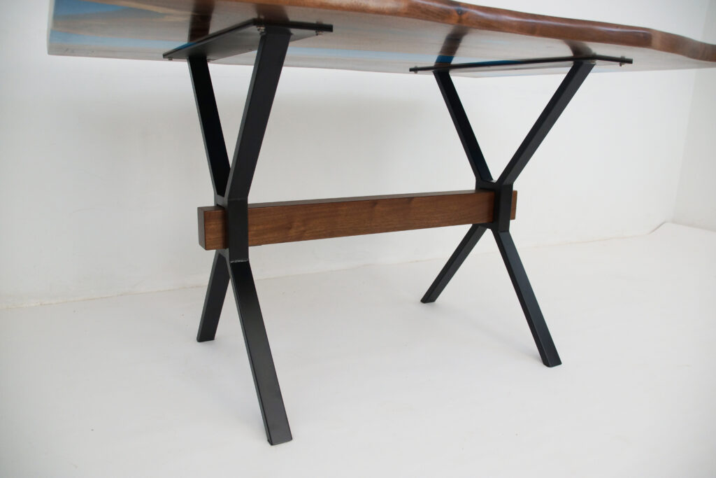 http://LIve%20Edge%20River%20Table%20With%20Translucent%20Blue%20Epoxy%2014