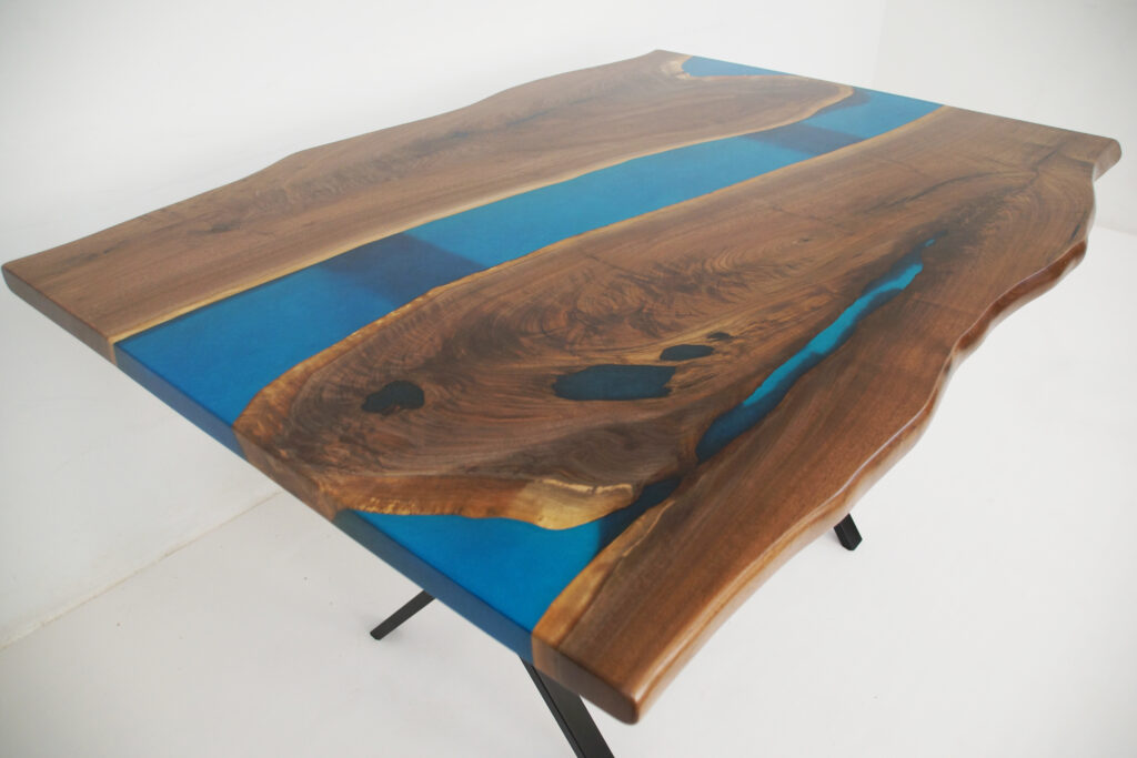 http://LIve%20Edge%20River%20Table%20With%20Translucent%20Blue%20Epoxy%2012