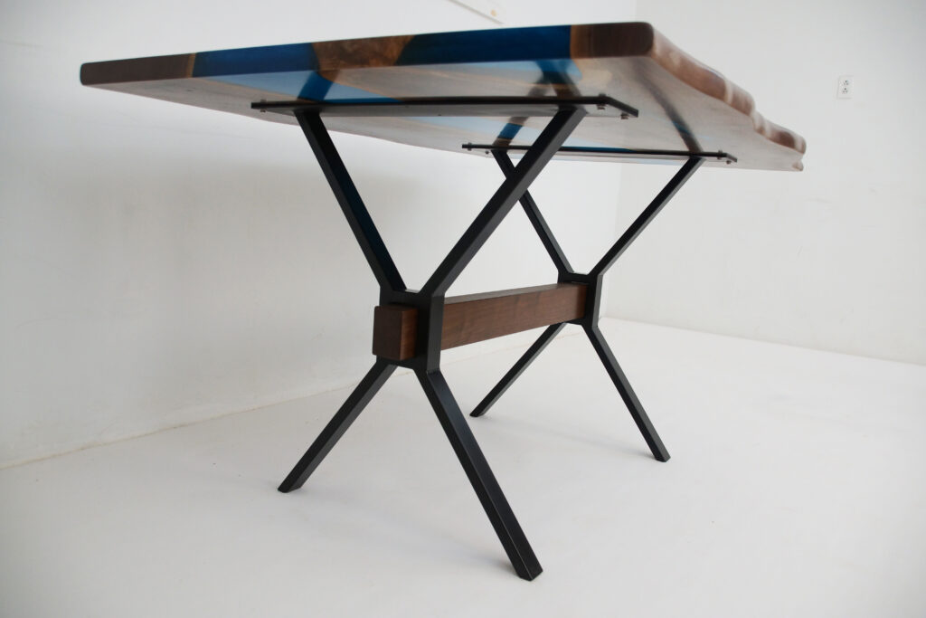 http://LIve%20Edge%20River%20Table%20With%20Translucent%20Blue%20Epoxy%2011