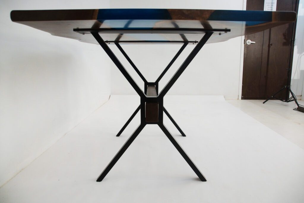 http://LIve%20Edge%20River%20Table%20With%20Translucent%20Blue%20Epoxy%2010