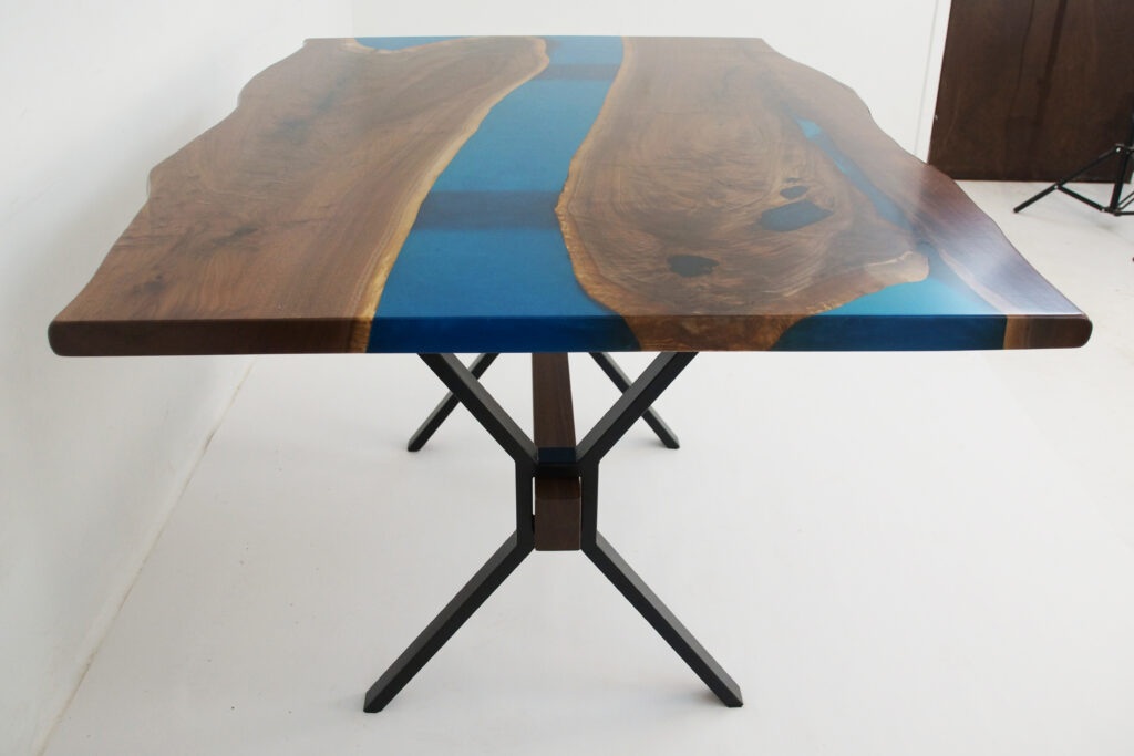 http://LIve%20Edge%20River%20Table%20With%20Translucent%20Blue%20Epoxy%209