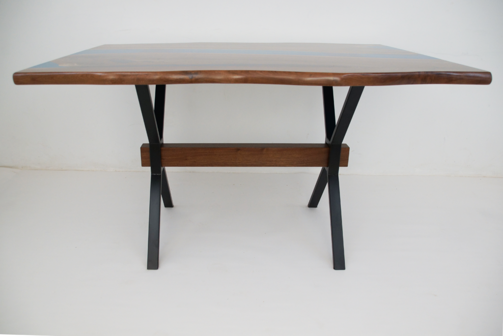 http://LIve%20Edge%20River%20Table%20With%20Translucent%20Blue%20Epoxy%208