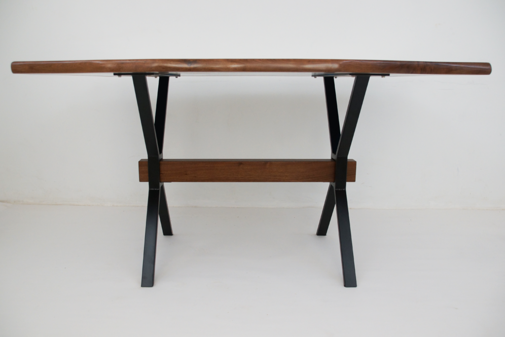 http://LIve%20Edge%20River%20Table%20With%20Translucent%20Blue%20Epoxy%207