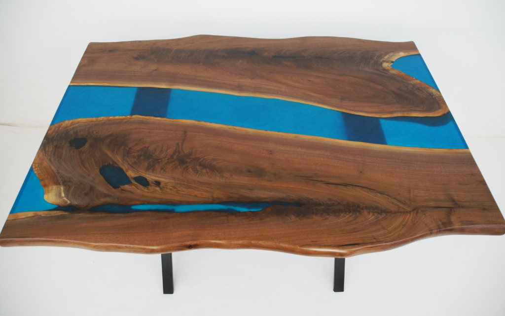 http://LIve%20Edge%20River%20Table%20With%20Translucent%20Blue%20Epoxy%206