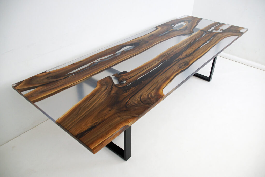 http://Large%20Clear%20Epoxy%20&%20Walnut%20Dining%20Table%205