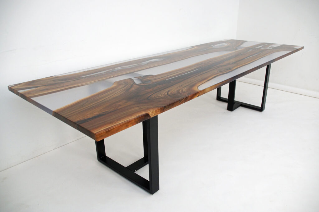 http://Large%20Clear%20Epoxy%20&%20Walnut%20Dining%20Table%201