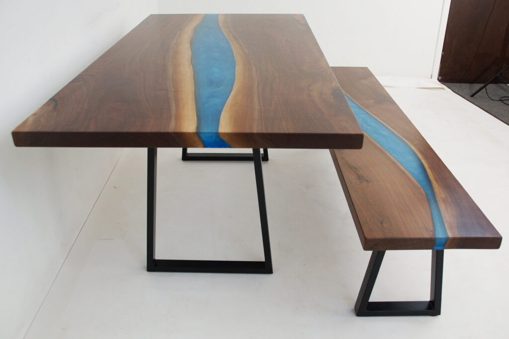 http://Matching%20Walnut%20Dining%20Table%20&%20Bench%20With%20Caribbean%20Blue%20Epoxy%205