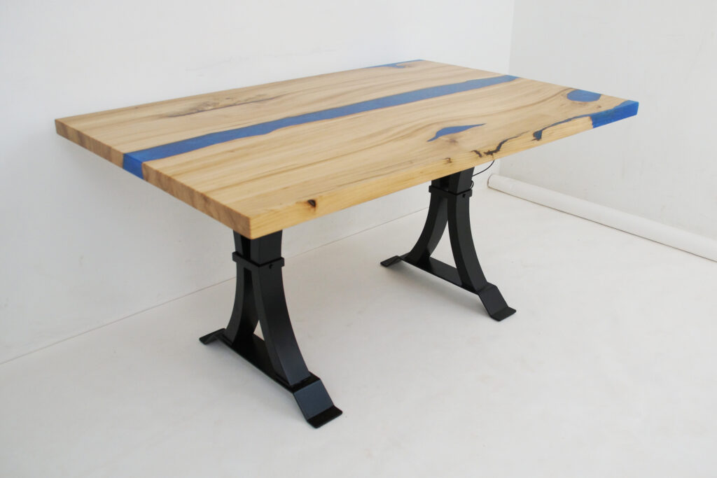 http://Blue%20Epoxy%20&%20LED%20Dining%20Table%204