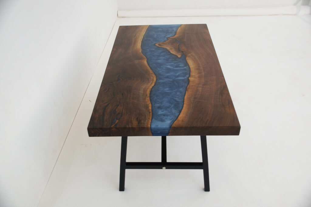 http://Walnut%20Coffee%20Table%20With%20Blue%20Epoxy%204