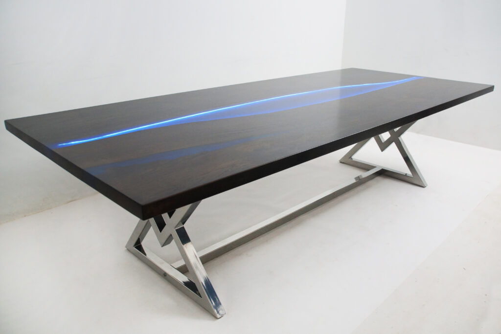 http://Blue%20River%20Dining%20Table%20With%20LED%20Lights%201760%207