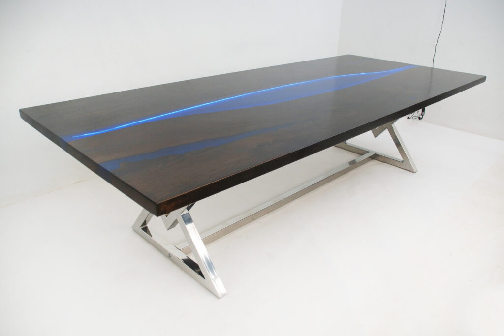 http://Blue%20River%20Dining%20Table%20With%20LED%20Lights%201760%204