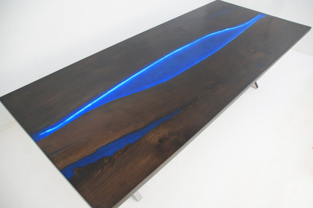 http://Blue%20River%20Dining%20Table%20With%20LED%20Lights%201760%201