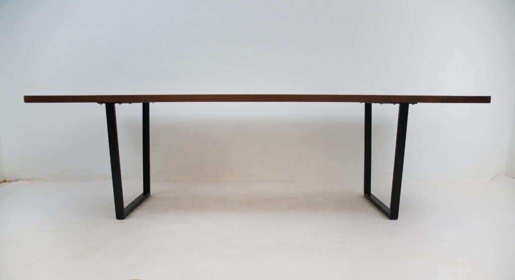 http://Large%20River%20Dining%20Table%20With%20Walnut%20&%20Translucent%20Epoxy%201822%206