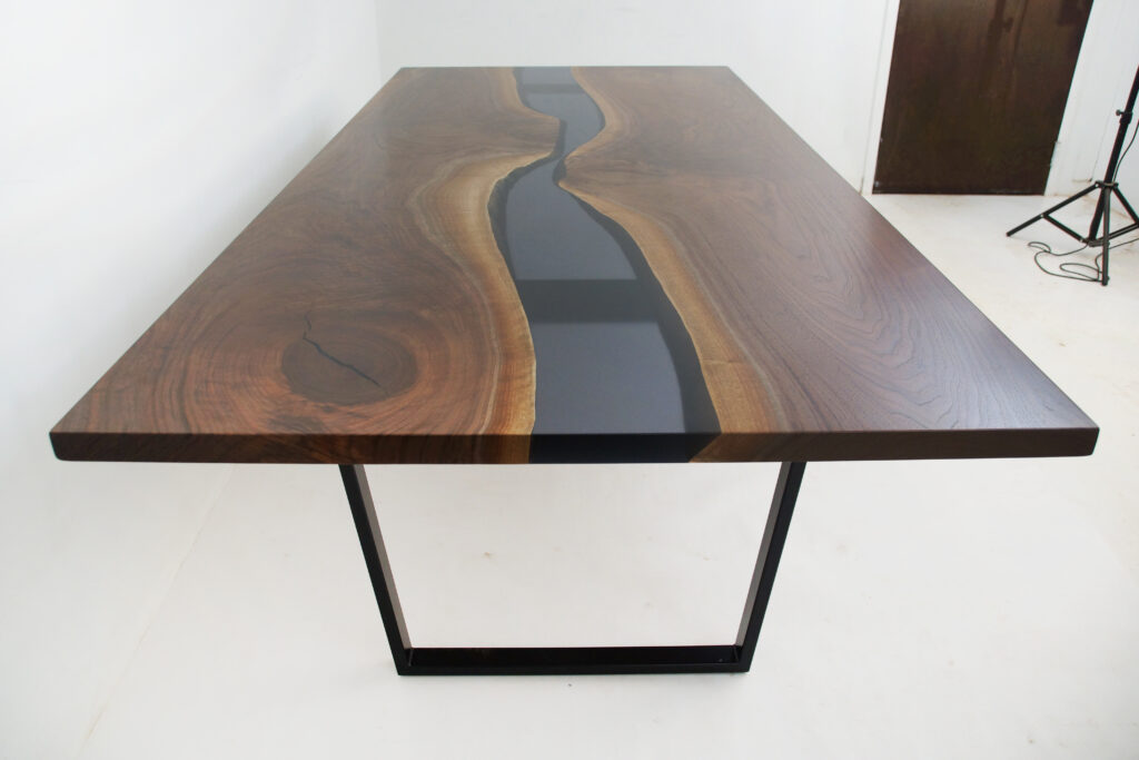 http://Large%20River%20Dining%20Table%20With%20Walnut%20&%20Translucent%20Epoxy%201822%205