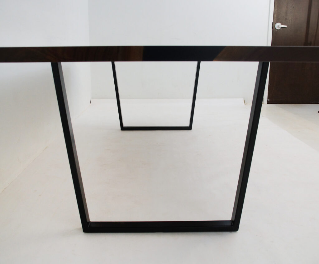 http://Large%20River%20Dining%20Table%20With%20Walnut%20&%20Translucent%20Epoxy%201822%204