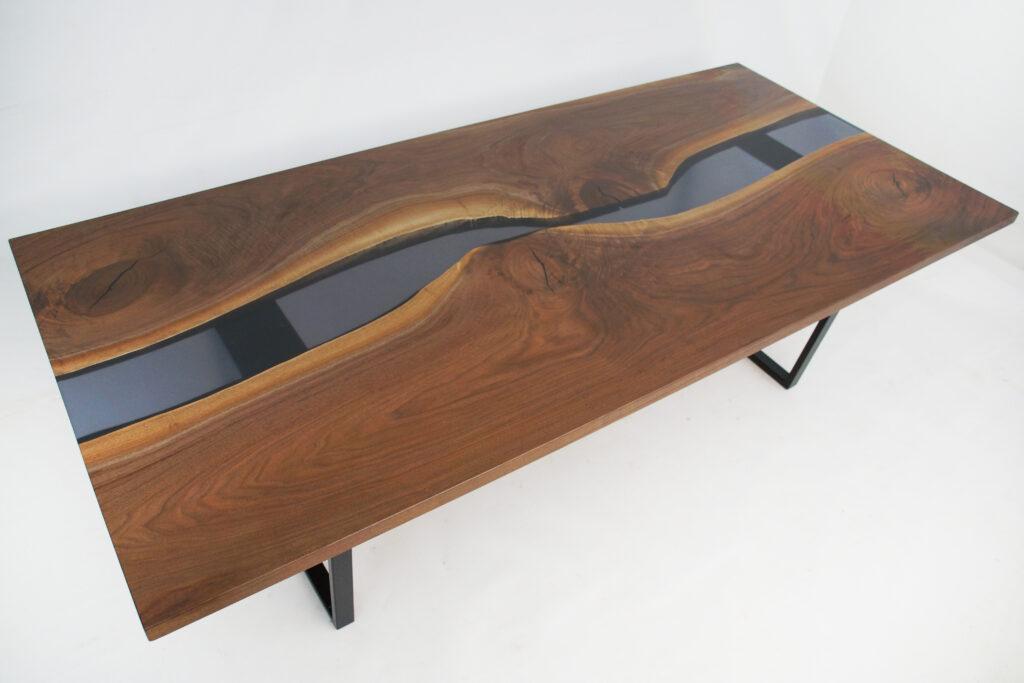 http://Large%20River%20Dining%20Table%20With%20Walnut%20&%20Translucent%20Epoxy%201822%202