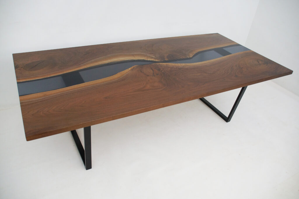 http://Large%20River%20Dining%20Table%20With%20Walnut%20&%20Translucent%20Epoxy%201822%201