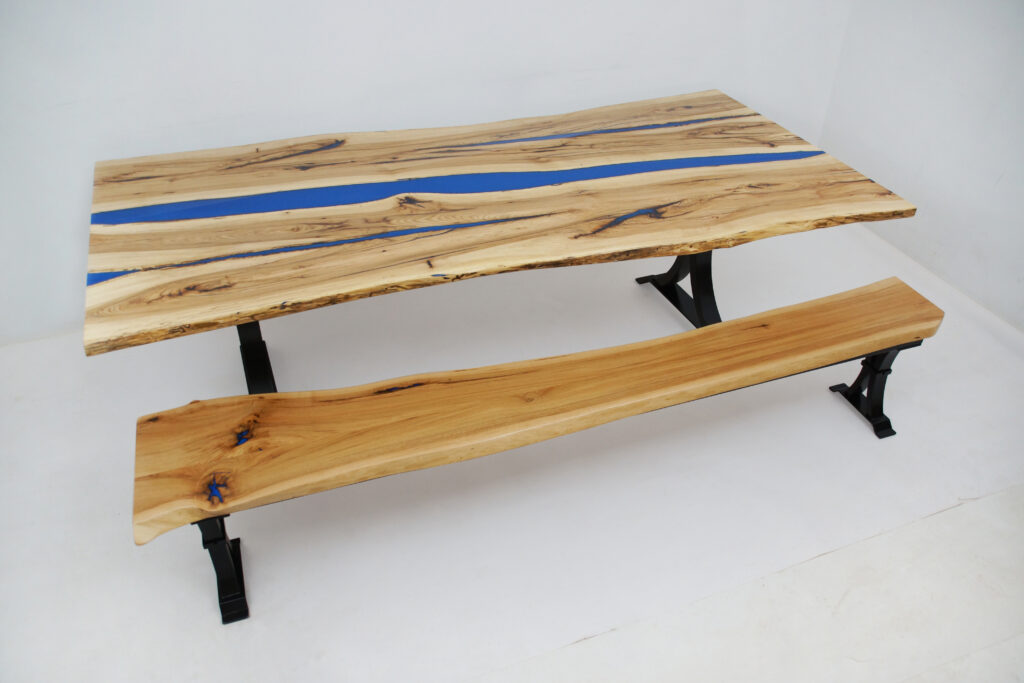 http://Hickory%20Table%20&%20Bench%20Set%201785