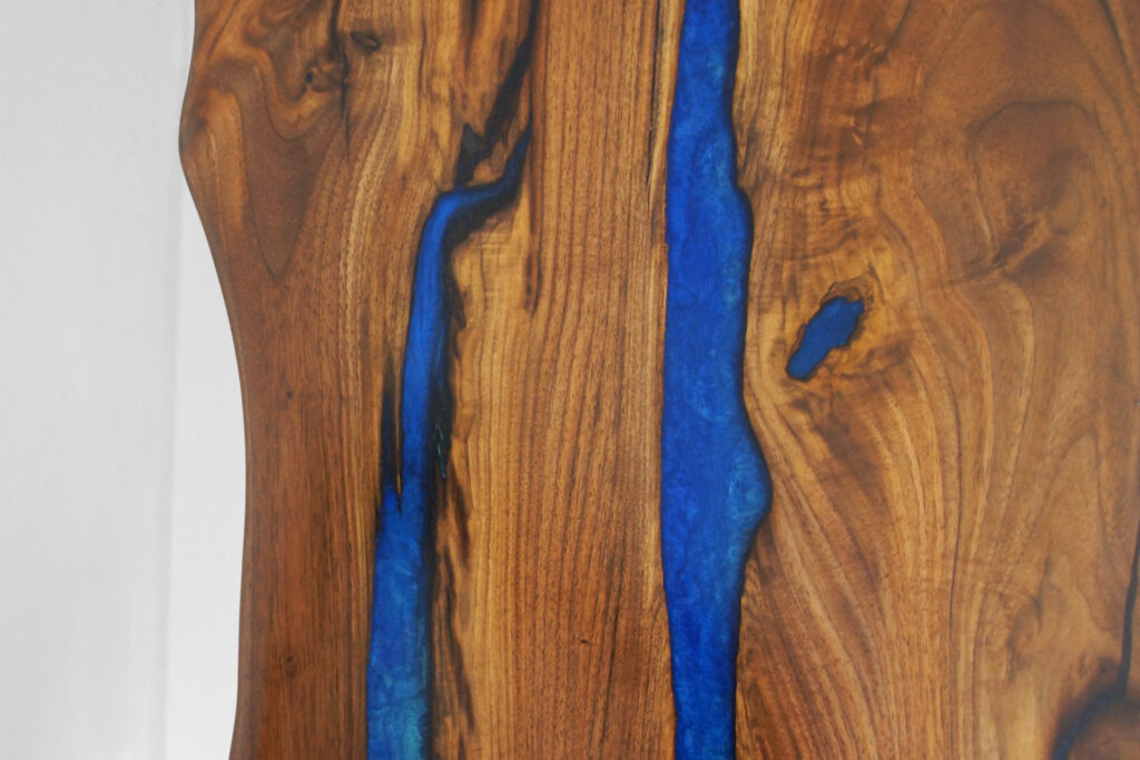 http://Live%20Edge%20Table%20&%20Bench%20Set%20With%20Blue%20Epoxy%20River%201833%208