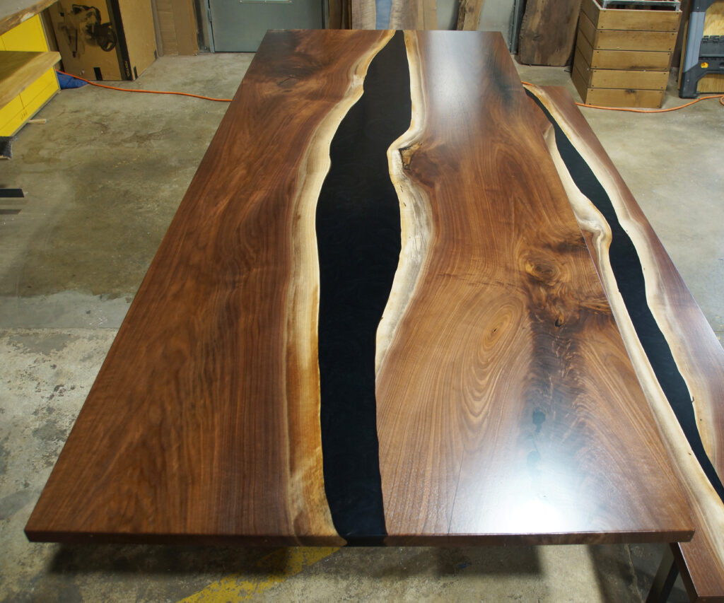 http://Matching%20Walnut%20Dining%20Table%20and%20Bench%201792%208
