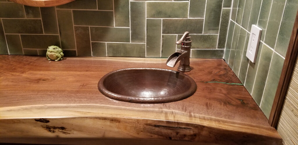 http://Bathroom%20Vanity%20With%20Sink%20Cutout%20And%20Epoxy%20Resin%206