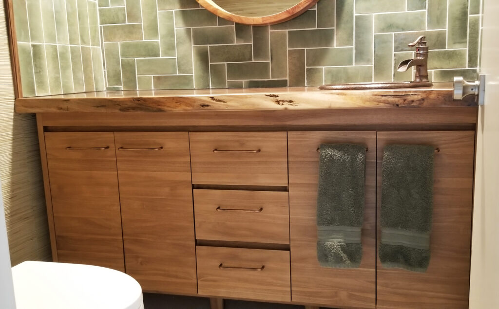 http://Bathroom%20Vanity%20With%20Sink%20Cutout%20And%20Epoxy%20Resin%204