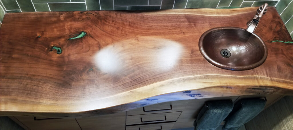 http://Bathroom%20Vanity%20With%20Sink%20Cutout%20And%20Epoxy%20Resin%203