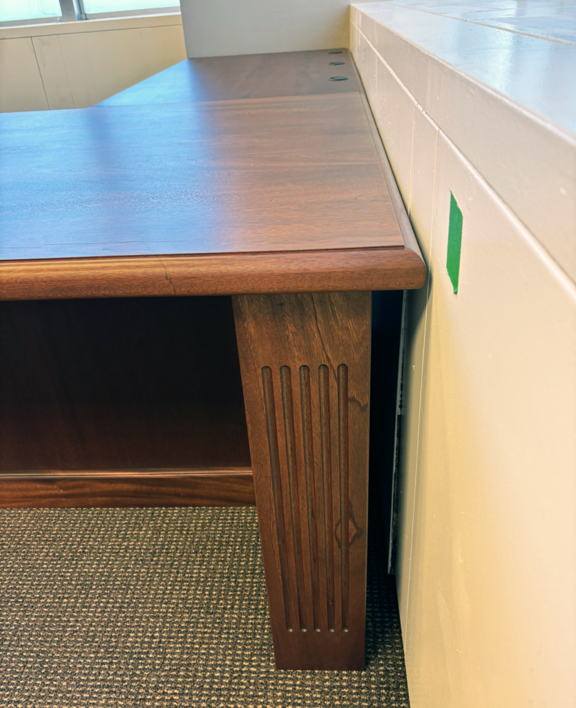 http://Built%20In%20Mahogany%20Executive%20Desk%2012
