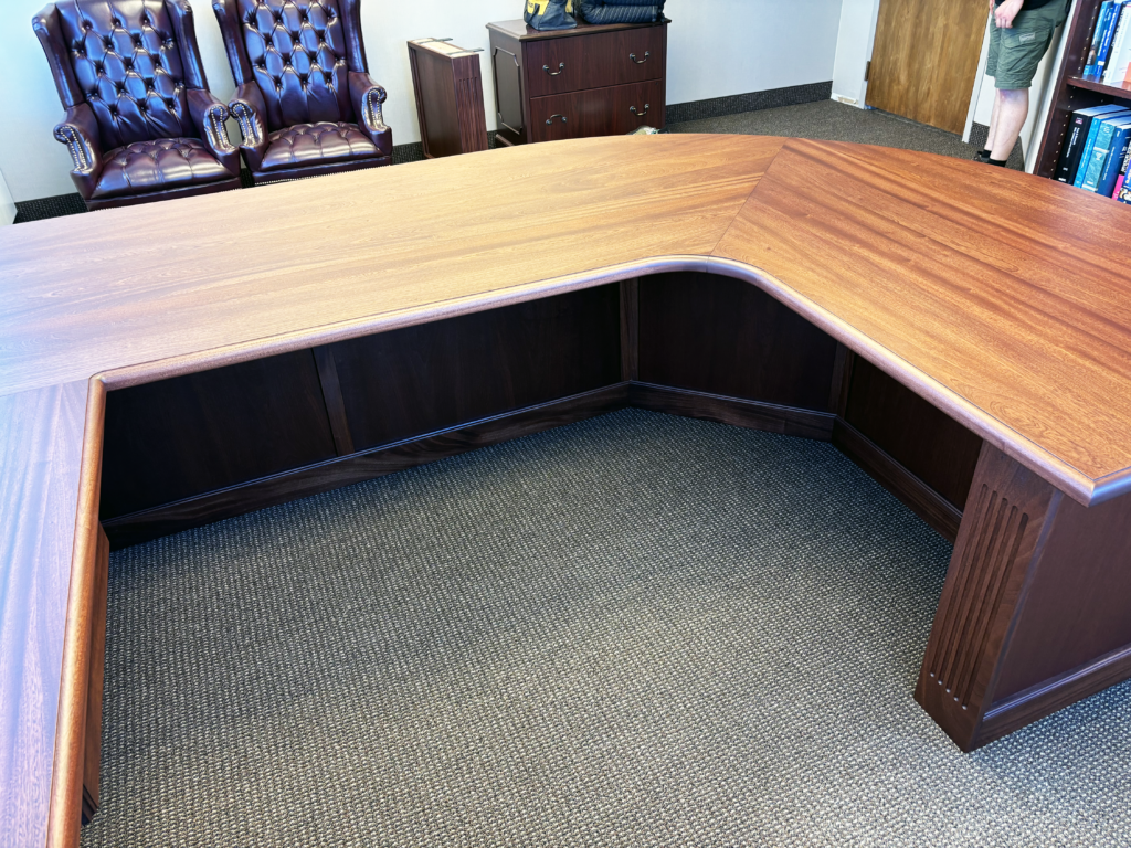 http://Built%20In%20Mahogany%20Executive%20Desk%2010