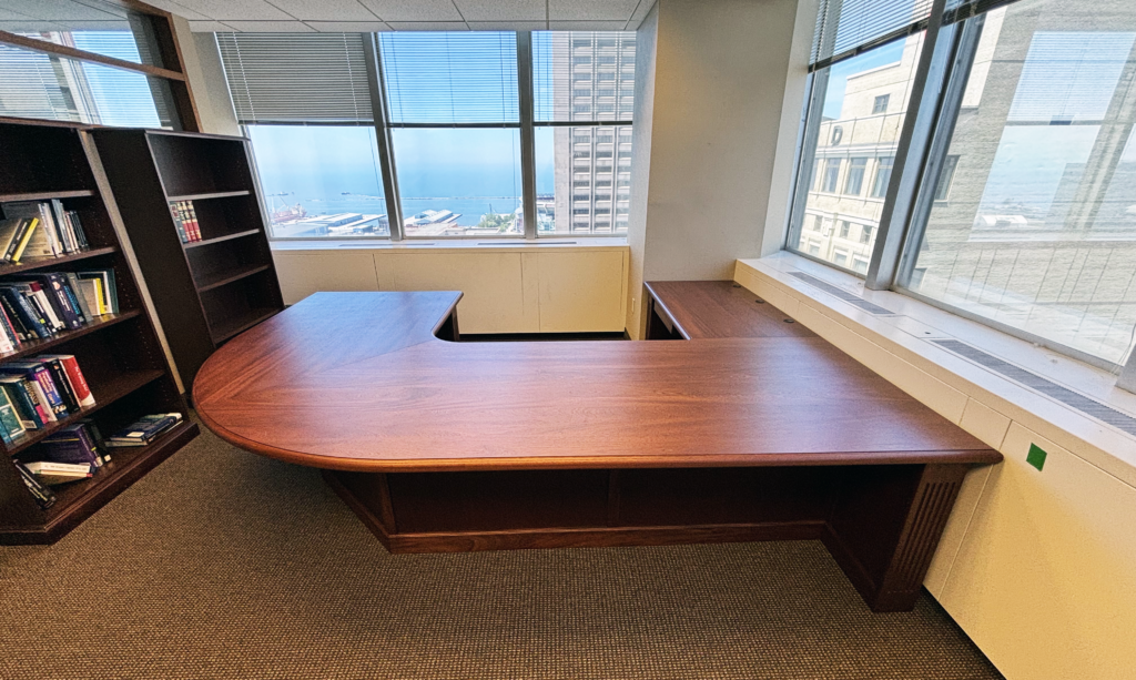 http://Built%20In%20Mahogany%20Executive%20Desk%2013