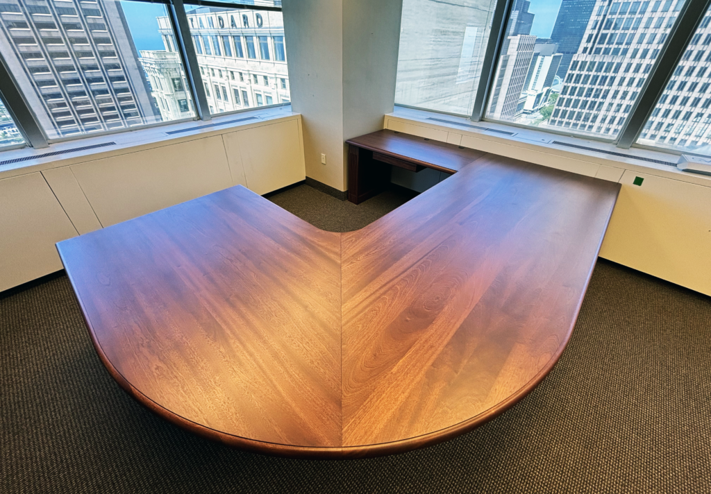 http://Built%20In%20Mahogany%20Executive%20Desk%206
