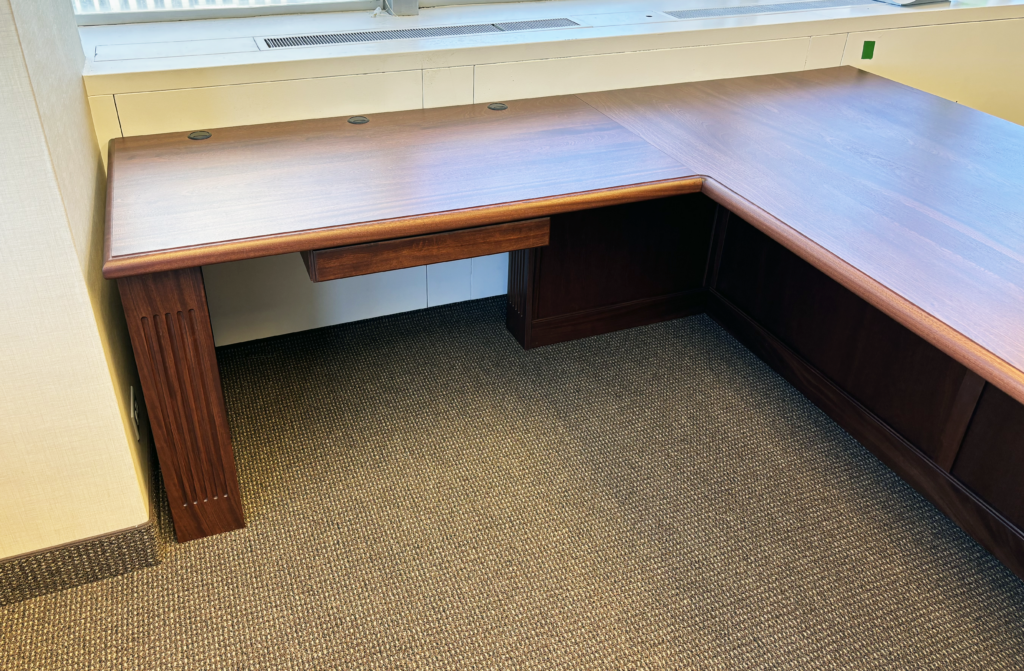 http://Built%20In%20Mahogany%20Executive%20Desk%207