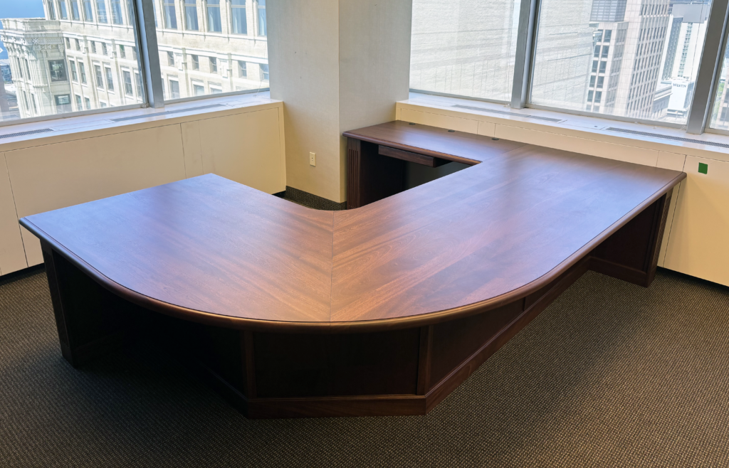 http://Built%20In%20Mahogany%20Executive%20Desk%203