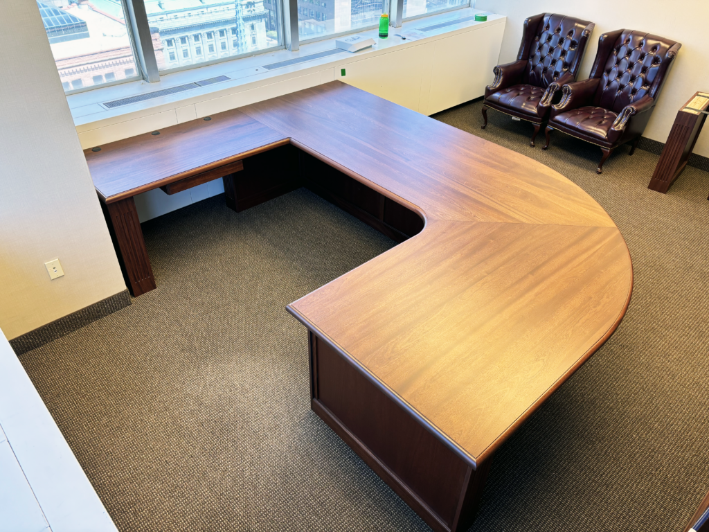 http://Built%20In%20Mahogany%20Executive%20Desk%209