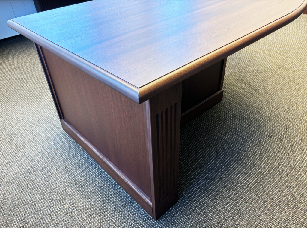http://Built%20In%20Mahogany%20Executive%20Desk%208