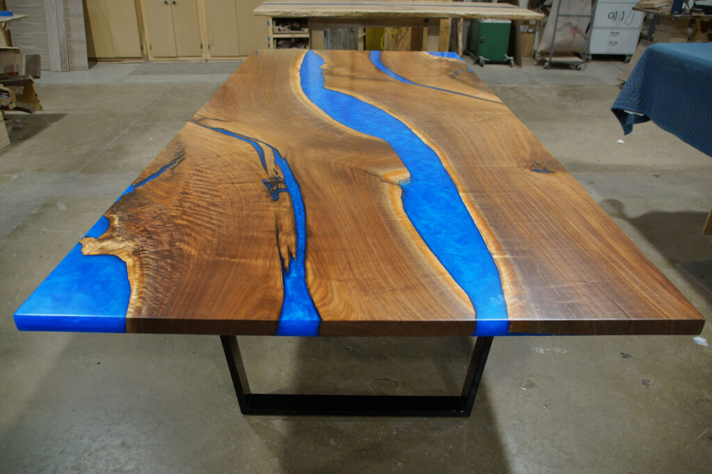 http://LED%20Dining%20Table%20With%20Blue%20Epoxy%20River%201809%207