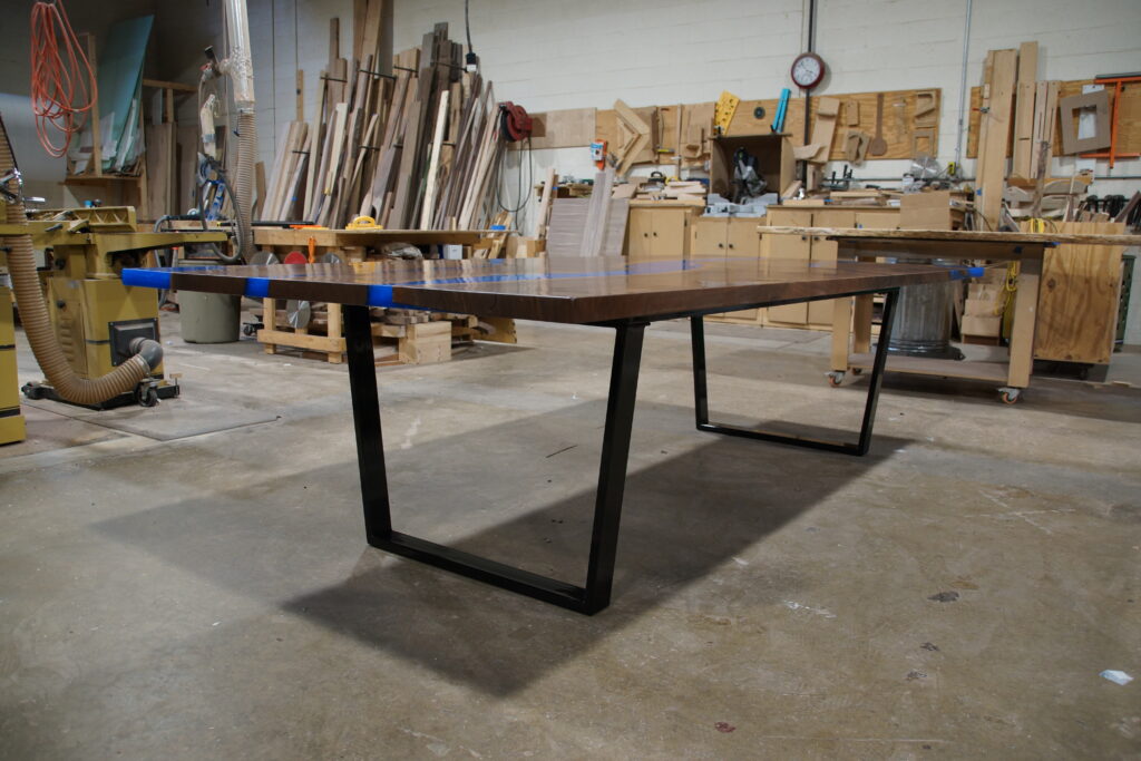 http://LED%20Dining%20Table%20With%20Blue%20Epoxy%20River%201809%206