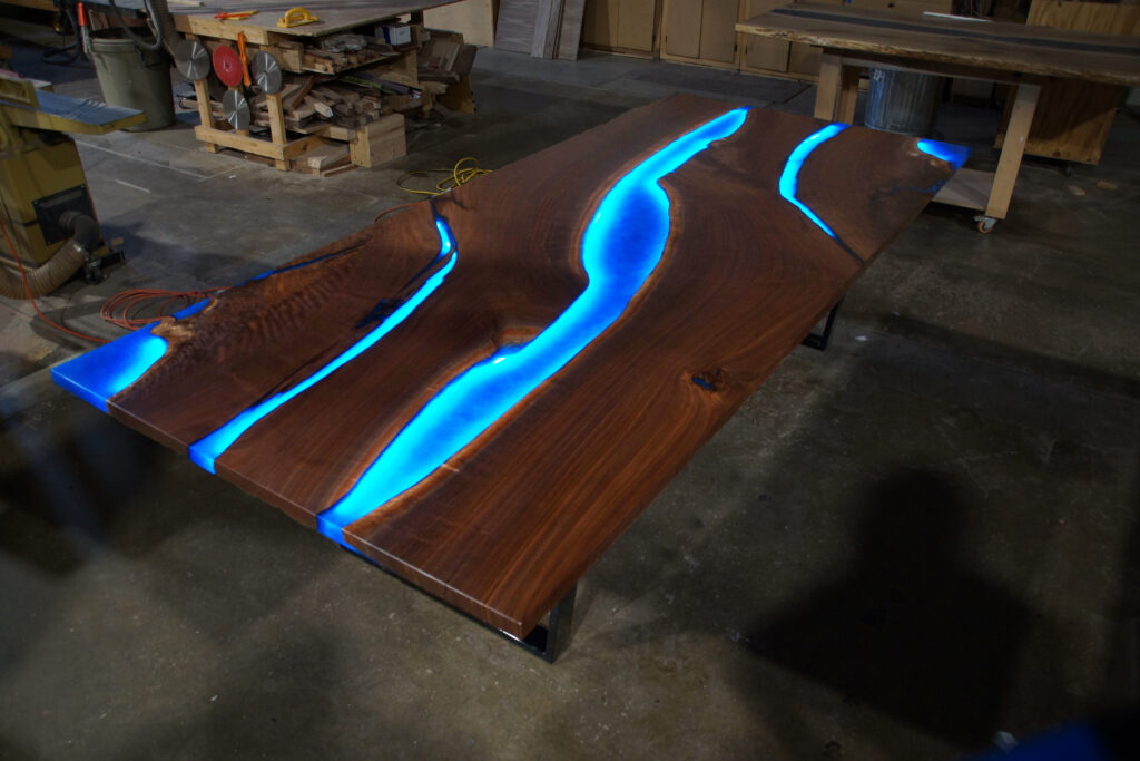 http://LED%20Dining%20Table%20With%20Blue%20Epoxy%20River%201809%204