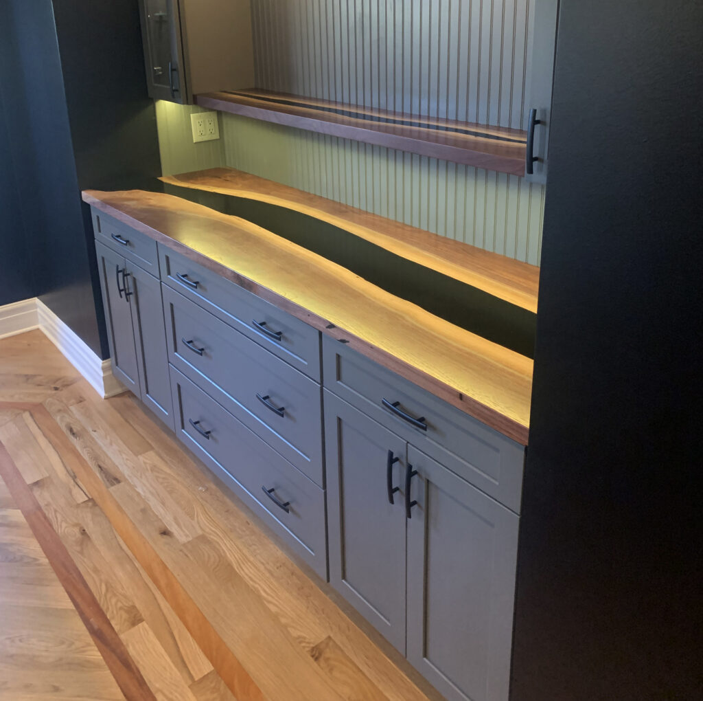 http://Matching%20Walnut%20Dining%20Room%20Table,%20Shelves%20&%20Countertop%201708%204