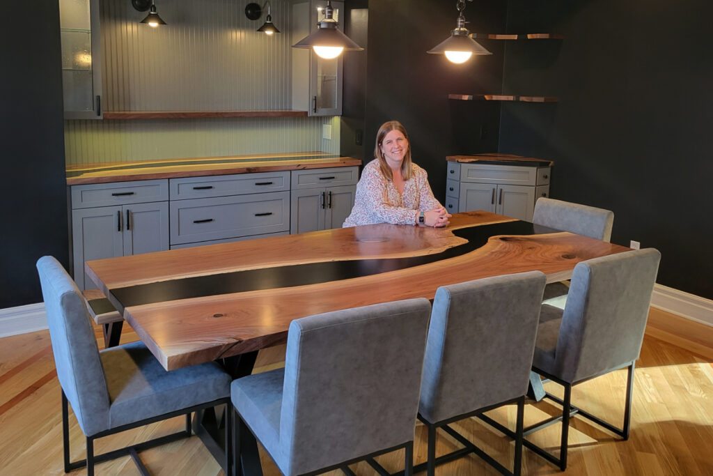 http://Matching%20Walnut%20Dining%20Room%20Table,%20Shelves%20&%20Countertop%201708%201