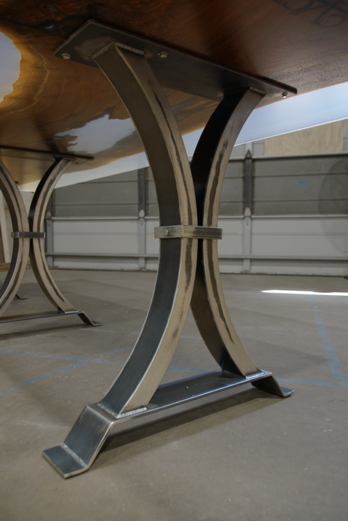 http://Walnut%20Dining%20Table%20With%20Clear%20Epoxy%201943%209