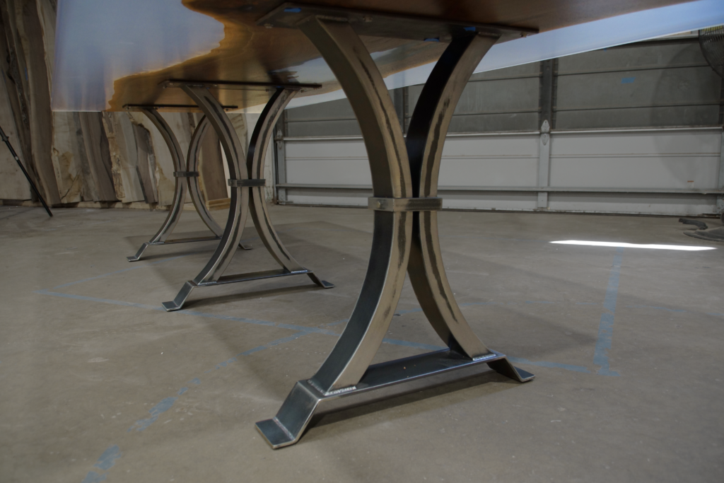 http://Walnut%20Dining%20Table%20With%20Clear%20Epoxy%201943%208