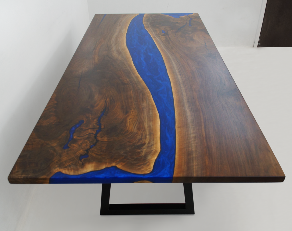 http://Walnut%20Dining%20Table%20With%20Blue%20Epoxy%201915%204