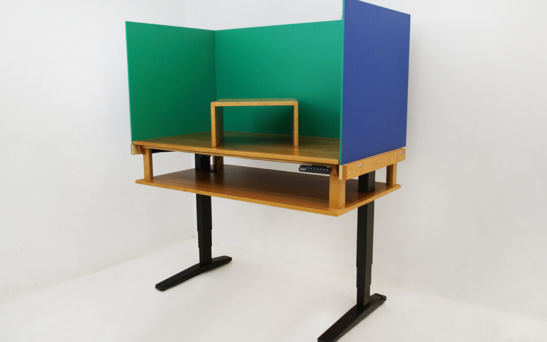 Height Adjustable Standing Animation Desk For Sale With Interchangeable Panels