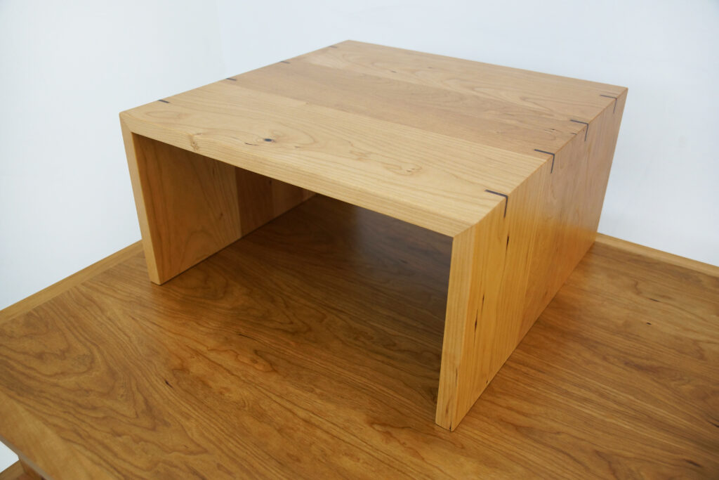 http://Height%20Adjustable%20Standing%20Animation%20Desk%20With%20Interchangeable%20Panels%200051%2014