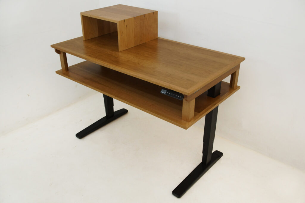 http://Height%20Adjustable%20Standing%20Animation%20Desk%20With%20Interchangeable%20Panels%200051%2012