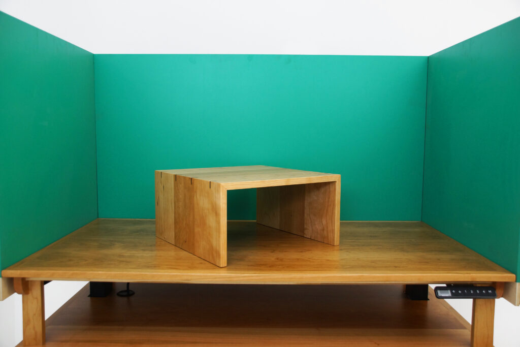http://Height%20Adjustable%20Standing%20Animation%20Desk%20With%20Interchangeable%20Panels%200051%202