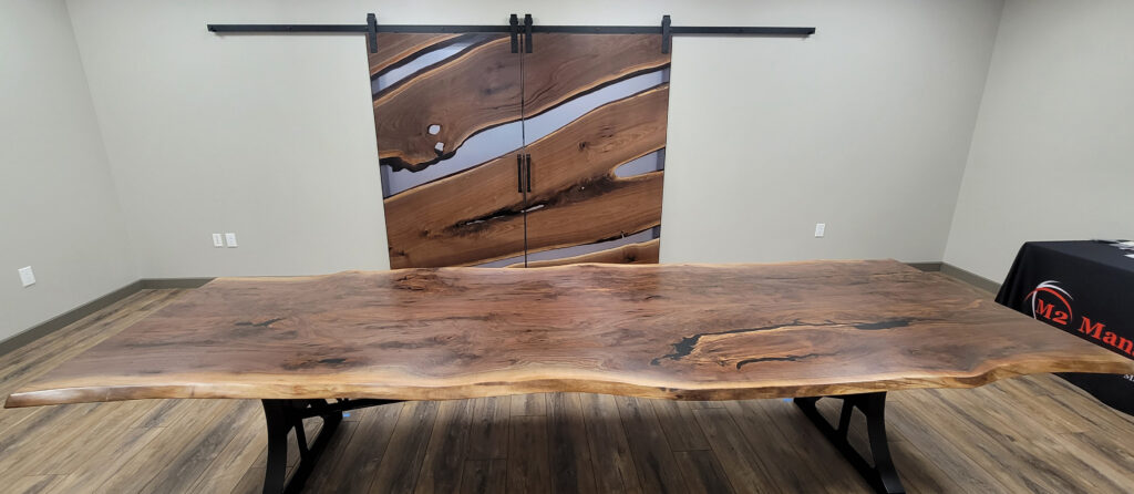 http://Walnut%20Interior%20Sliding%20Doors%20With%20Translucent%20Black%20Resin%207